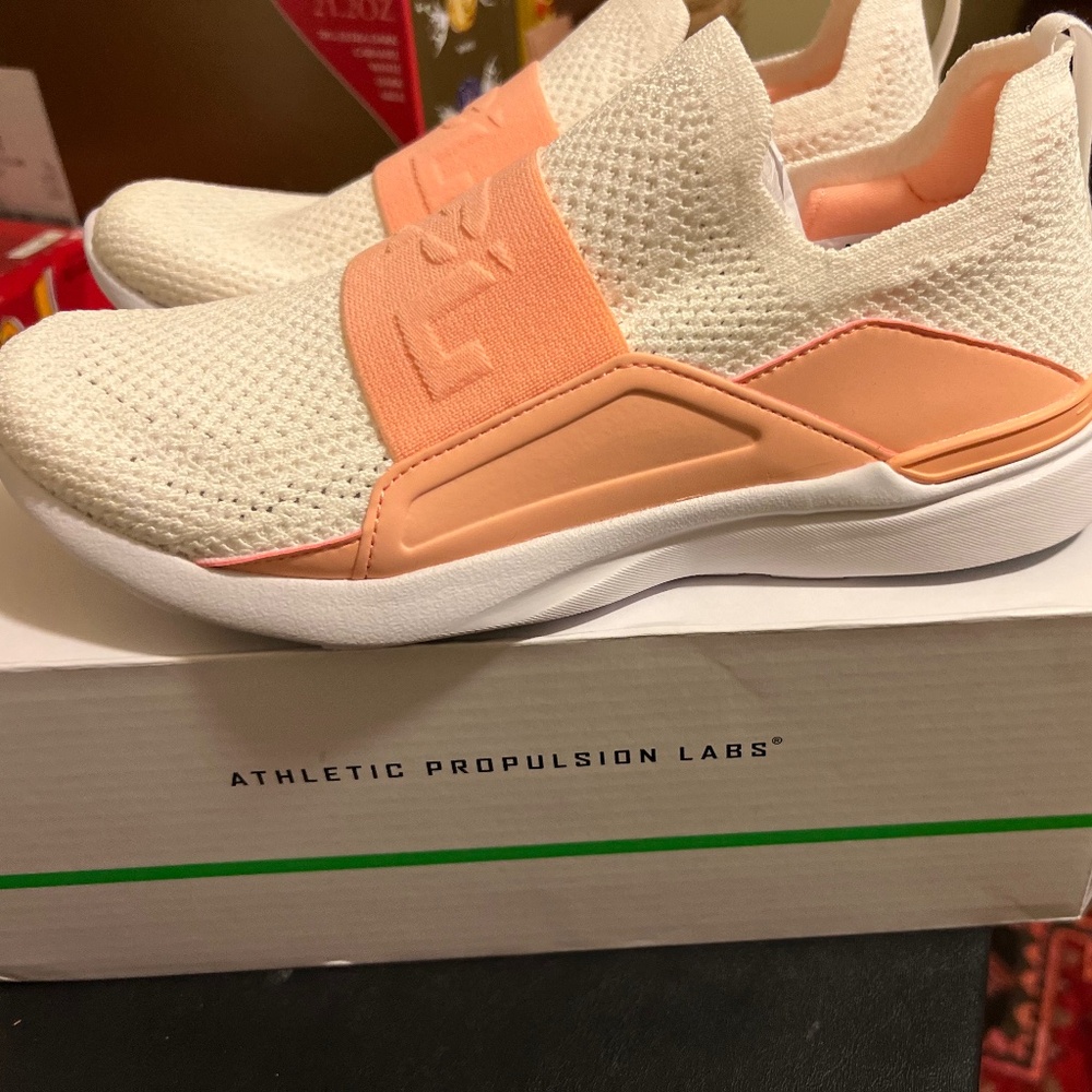 NEW APL Women’s TechLoom Bliss size 6.5 new in box